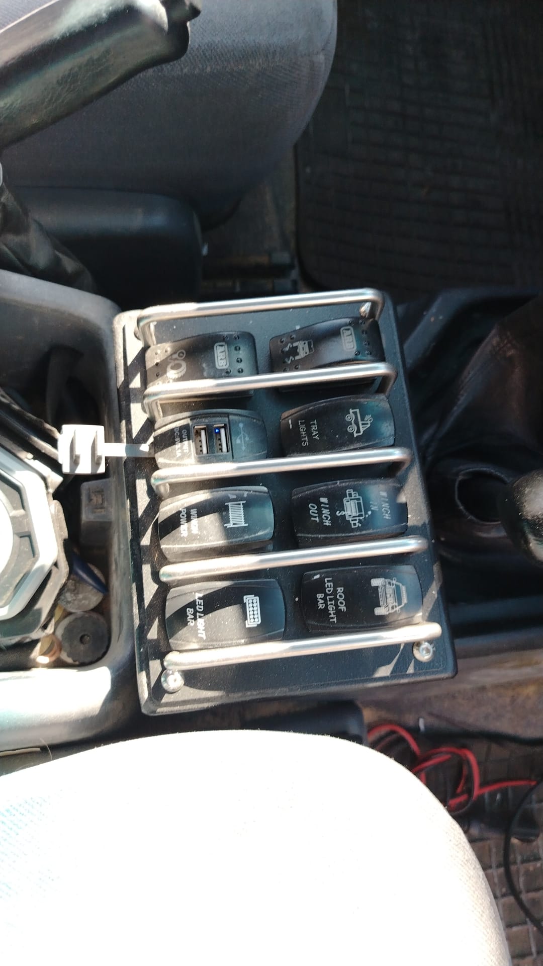 TOYOTA K 90-95 CENTER CONSOLE 8 KEYS
